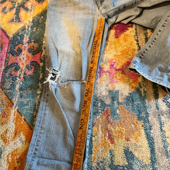 Joe’s Jeans 27 Honey Kicker Light Washed Capri - Picture 3 of 8